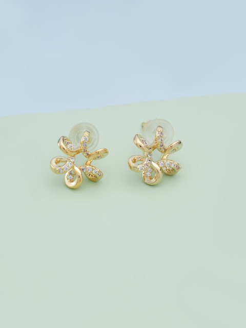 

Kushal's Fashion Jewellery Women White & Gold-Toned Floral Studs Earrings