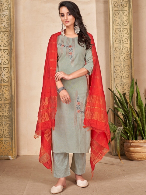

SHOPGARB Women Grey Floral Embroidered Thread Work Kurta with Trousers & With Dupatta
