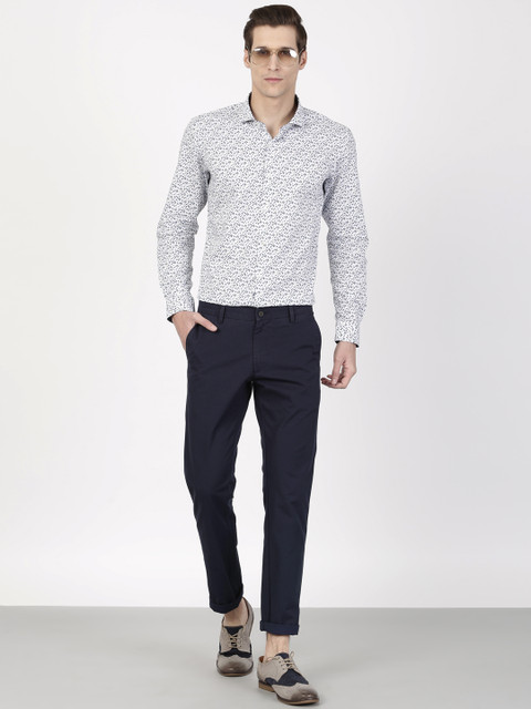 

SIMON CARTER LONDON Men Blue & White Slim Leaves Print Smart Casual Shirt