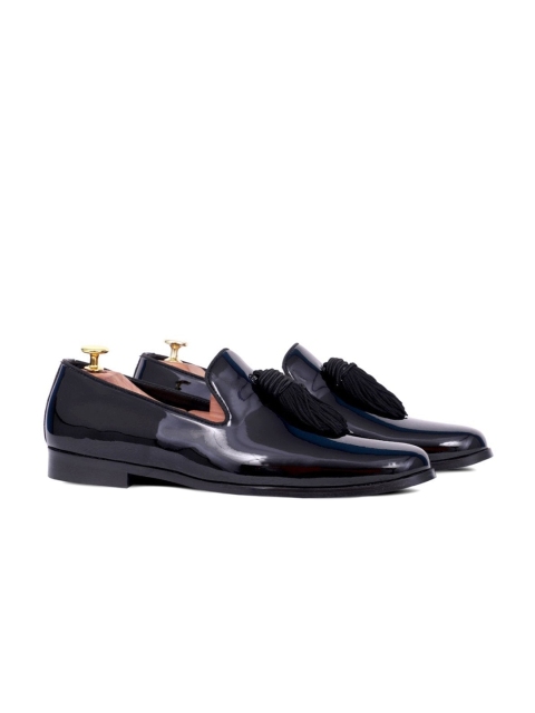

GRIFFIN Men Textured Loafers, Black