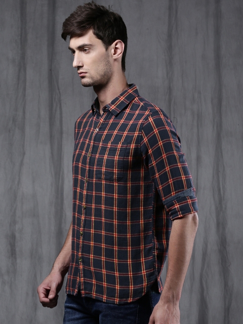 

WROGN Men Navy Blue & Red Relaxed & Smart Fit Checked Casual Shirt