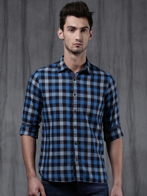 

WROGN Men Blue Relaxed & Smart Fit Checked Casual Shirt