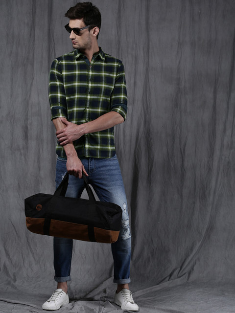 

WROGN Men Navy Blue & Green Relaxed & Smart Fit Checked Casual Shirt