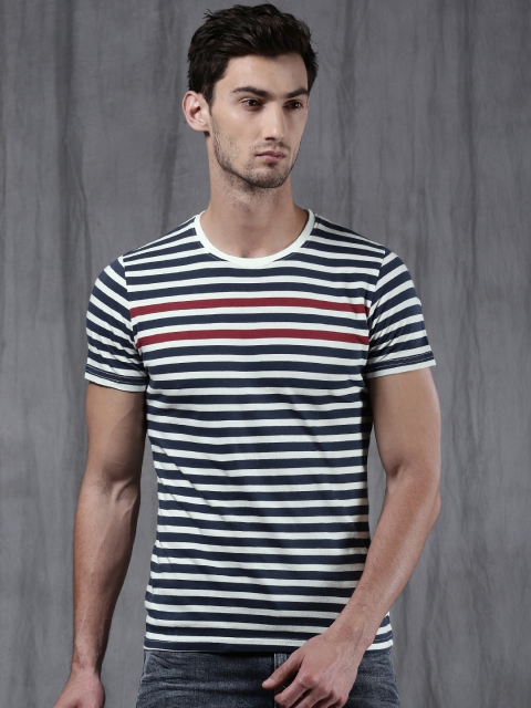 

WROGN Men Navy & White Striped Round Neck T-shirt, Navy blue
