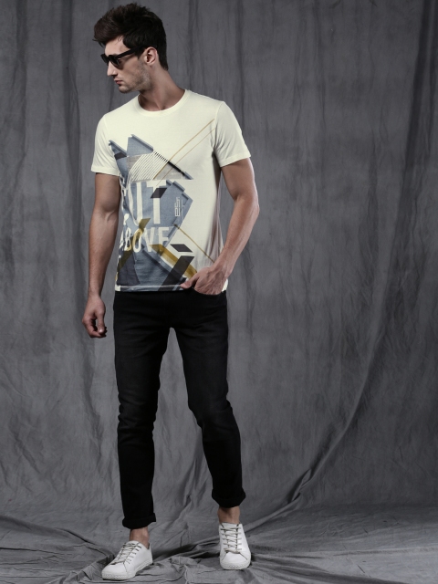 

WROGN Men Off-White Printed Round Neck T-shirt