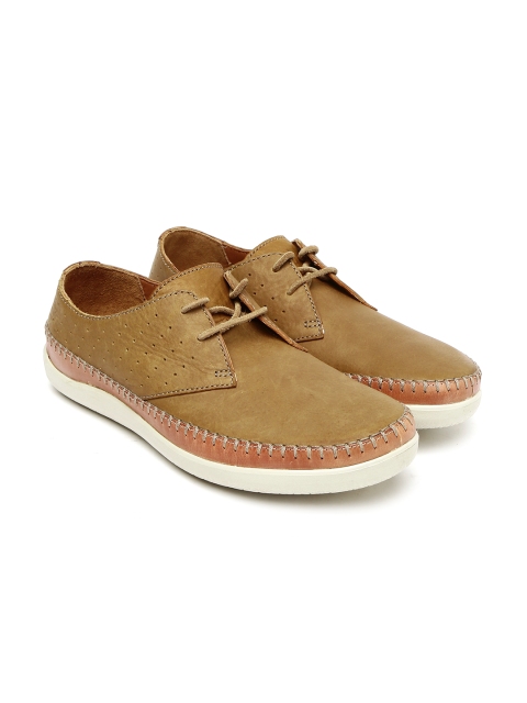 

Clarks Men Tan Veho Flow Derbys