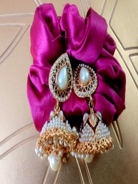 

Runjhun Women Gold-Plated & White Dome Shaped Jhumkas Earrings