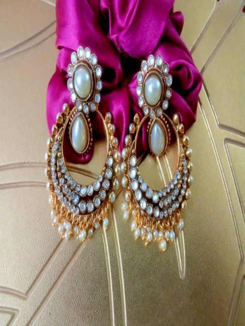 

Runjhun Women Gold-Toned & Silver-Toned Contemporary Drop Earrings