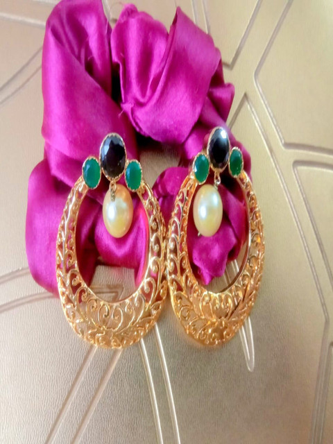 

Runjhun Gold-Toned Contemporary Chandbalis Earrings