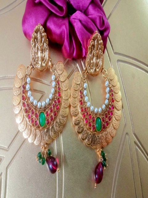 

Runjhun Women Gold-Toned Contemporary Drop Earrings