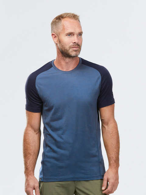 

FORCLAZ By Decathlon Men Blue Colourblocked T-shirt
