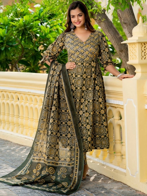 

EtnicaWear Women Brown Floral Printed Pure Cotton Kurta with Pyjamas & With Dupatta