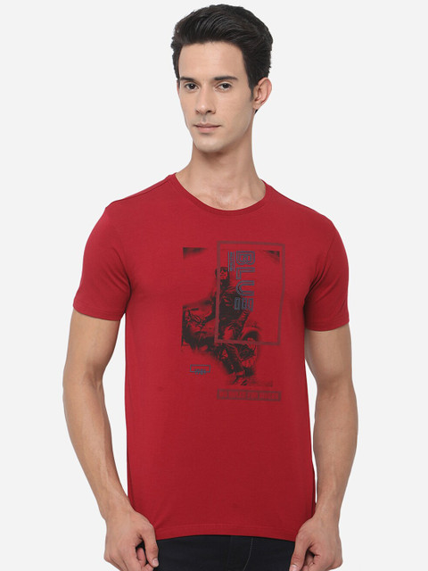 

JADE BLUE Men Red Printed Applique Slim Fit T-shirt