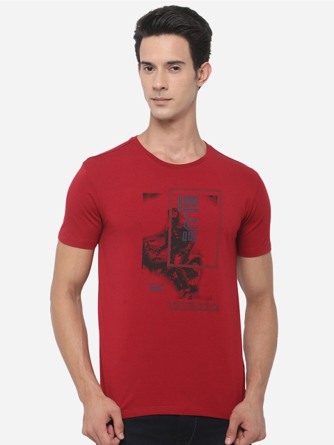 

JADE BLUE Men Red Printed Applique Slim Fit T-shirt