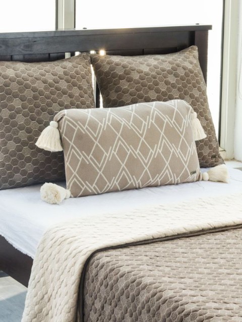 

Pluchi Brown & Grey Geometric Mild Winter 350 GSM Cotton Single Bed Dohar