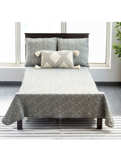 

Pluchi Grey Melange Geometric Mild Winter 350 GSM Cotton Single Bed Dohar