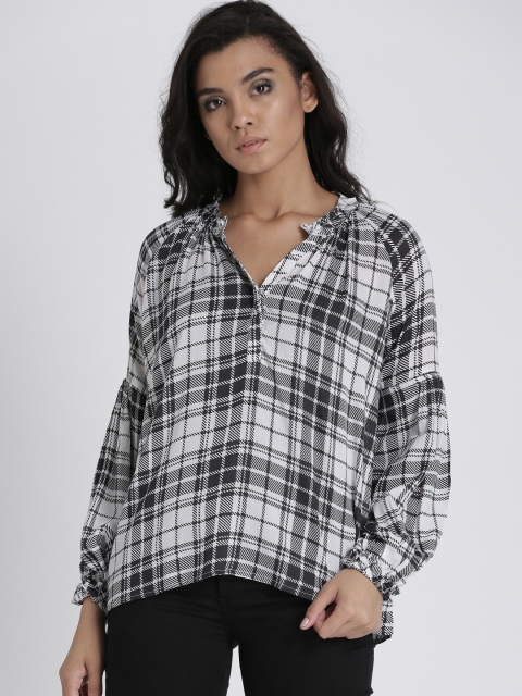 

Chemistry Women White & Black Checked Top