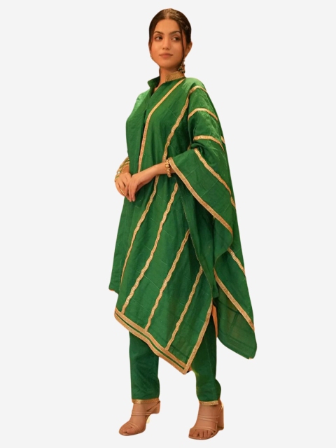 

Alaya By Stage3 Women Green & Gold Embroidered Chanderi Dupatta