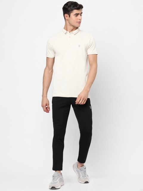 

MOZAFIA Men Beige & Black T-shirt With Trousers