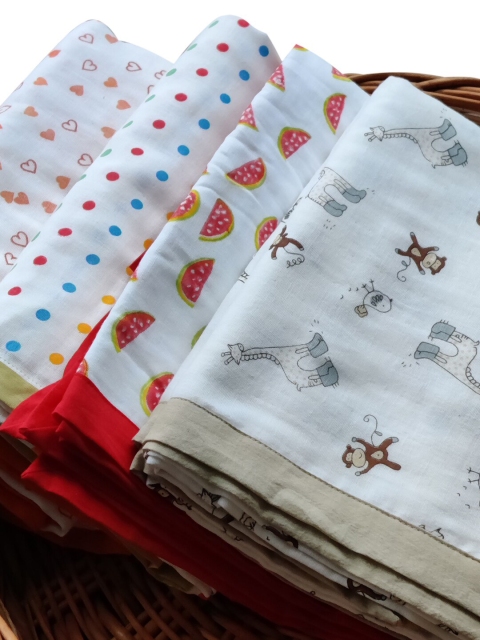 

Moms Home Pink Butterfly Printed Summer 300 GSM Organic Cotton Baby Muslin 4 Layer Dohar