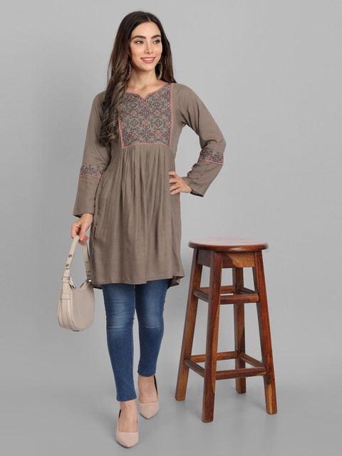 

TORONFRAS Grey Ethnic Motifs Embroidered Pleated Kurti