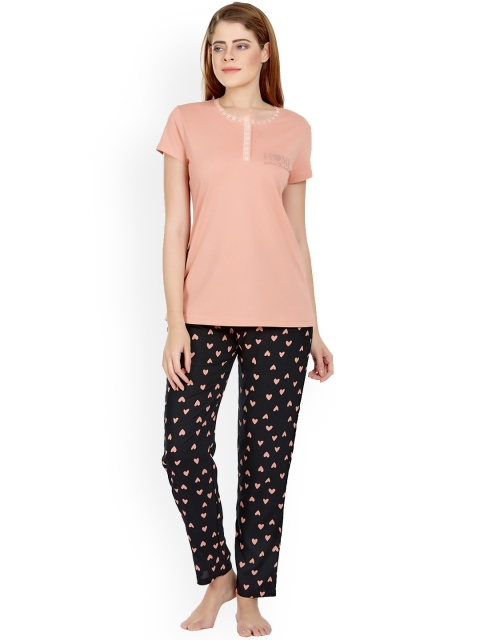 

MAYSIXTY Women Peach-Coloured & Black Printed Night suit
