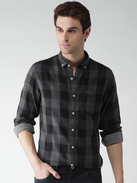 

Mast & Harbour Men Grey & Black Checked Casual Shirt