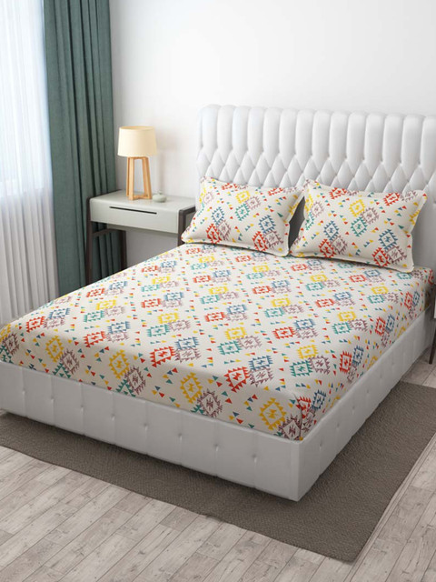 

Slushy Mushy Cream-Coloured & Red Geometric 300 TC King Bedsheet with 2 Pillow Covers