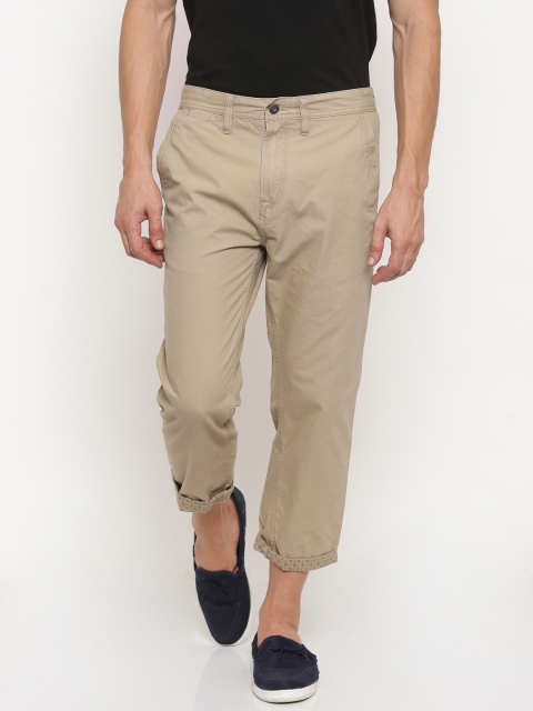 

Timberland Men Beige Solid Slim Fit 3/4th Length Shorts