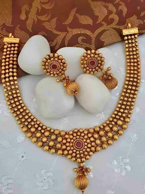

LAFORWORD Women Gold-Plated Beaded Jewellery Set With Earrings