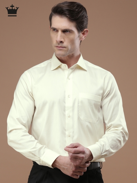 

Louis Philippe Men Off-White Regular Fit Solid Casual Shirt