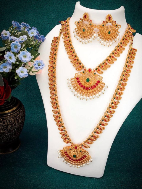 

LAFORWORD Gold-Plated Red & Green Kundan Studded & Beaded Jewellery Set