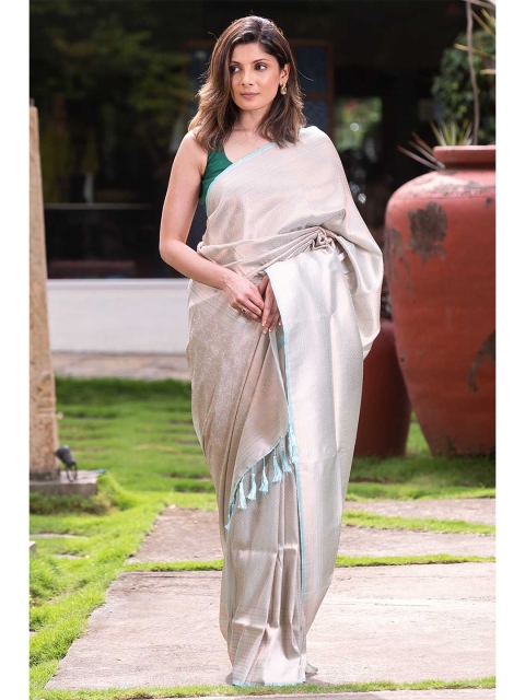

KARAGIRI Grey & Silver-Toned Woven Design Zari Kanjeevaram Saree