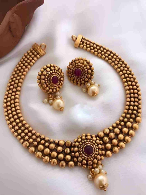 

LAFORWORD Gold-Plated Red Kundan-Studded & Beaded Jewellery Set