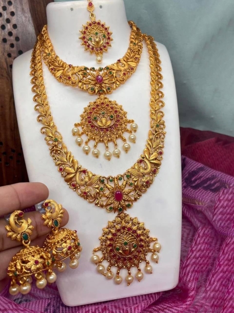 

LAFORWORD Gold-Plated Green & Pink Kundan Studded & Beaded Jewellery Set