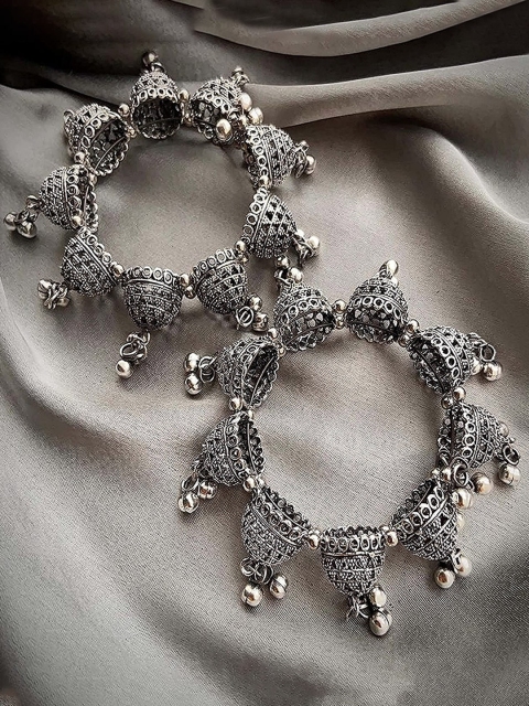 

Krelin Women Oxidised Silver Bracelet