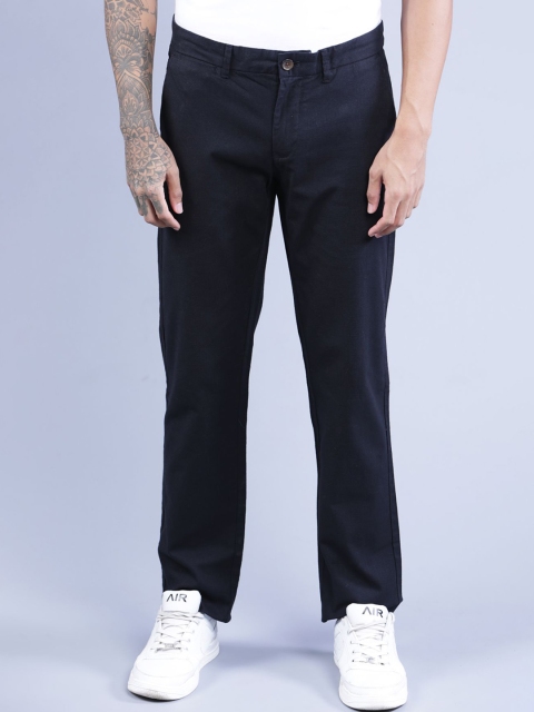 

t-base Men Black Solid Chinos