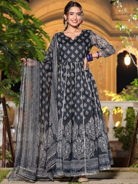 

mirari Women Black Floral Printed Flared Sleeves Handloom Anarkali Kurta