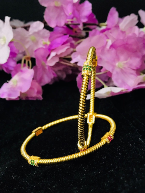 

MORKANTH JEWELLERY Set Of 2 Gold-Plated Stone-Studded Bangles