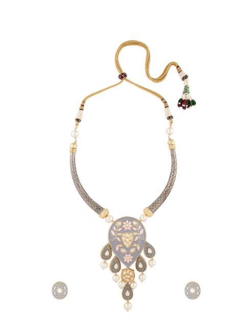 

Ahaanya Gold-Plated Stone Studded & Pearls Beaded Jewellery Set