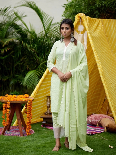 

NANGALIA RUCHIRA Women Green Striped Pure Cotton Kurta with Trousers & Dupatta