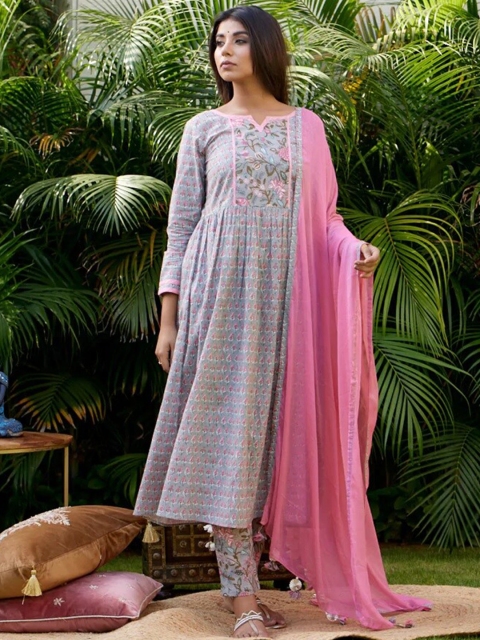 

NANGALIA RUCHIRA Women Grey Floral Printed Pure Cotton Kurta with Trousers & Dupatta