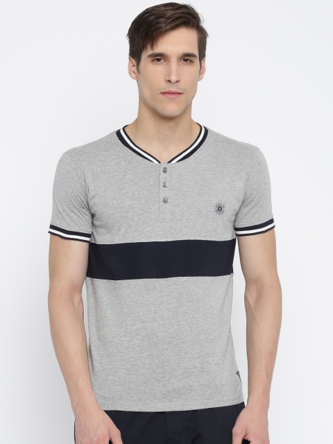 

Harvard Men Grey Solid Henley Neck T-shirt