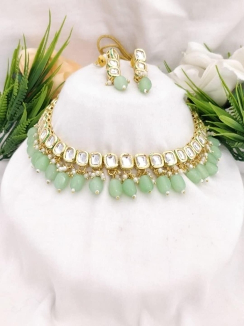 

Runjhun Gold-Plated Kundan Studded Jewellery Set