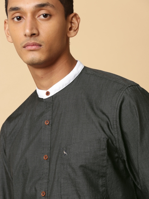 

Mr Bowerbird Men Charcoal Grey Tailored Fit Feather Touch Holiday Shirt