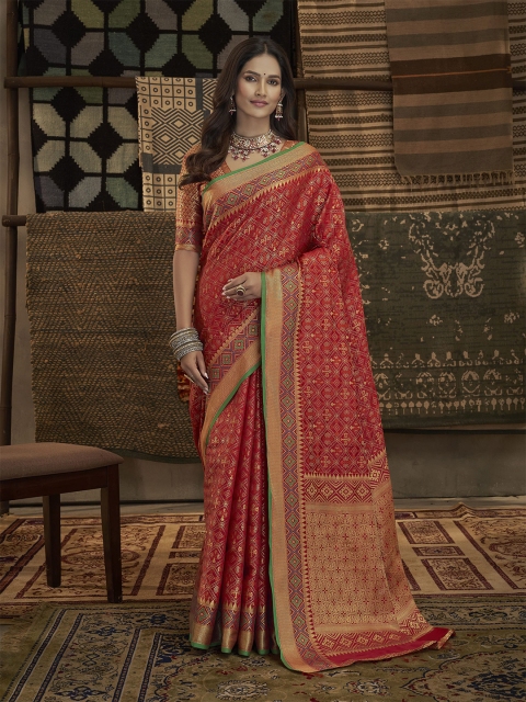 

elora Woven Design Zari Silk Blend Patola Saree, Red