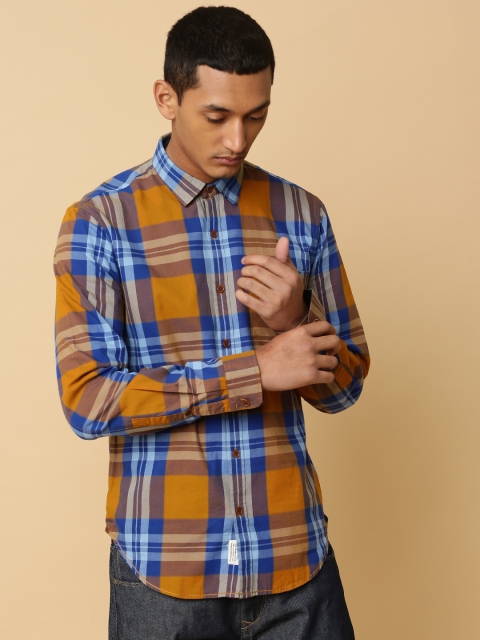 

Mr Bowerbird Men Brown Tailored Fit Brushed Cotton Plaid Favorite Shirt