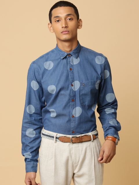 

Mr Bowerbird Men Blue Tailored Fit Printed Many Moon Denim Favorite Shirt