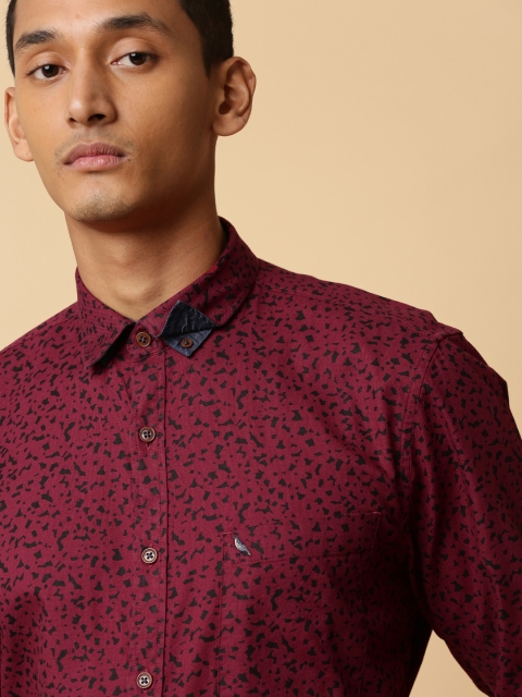 

Mr Bowerbird Men Maroon Tailored Fit Printed Tokyo Camo Favorite Shirt