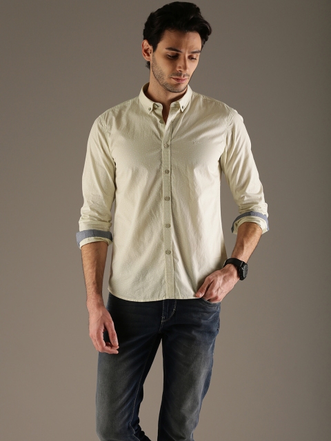 

Flying Machine Men Off-White Printed Casual Shirt